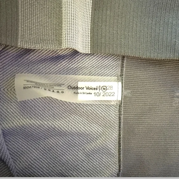 NWOT Outdoor Voices Seamless Smooth 4.5" Bike Short in Grey - Size Medium - Picture 7 of 7